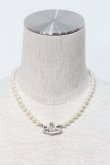 画像2: Vivienne Westwood / AC/Mini Bas Relief Pearl Choker  シルバーＸ白  I-24-05-22-032-ac-HD-ZI (2)